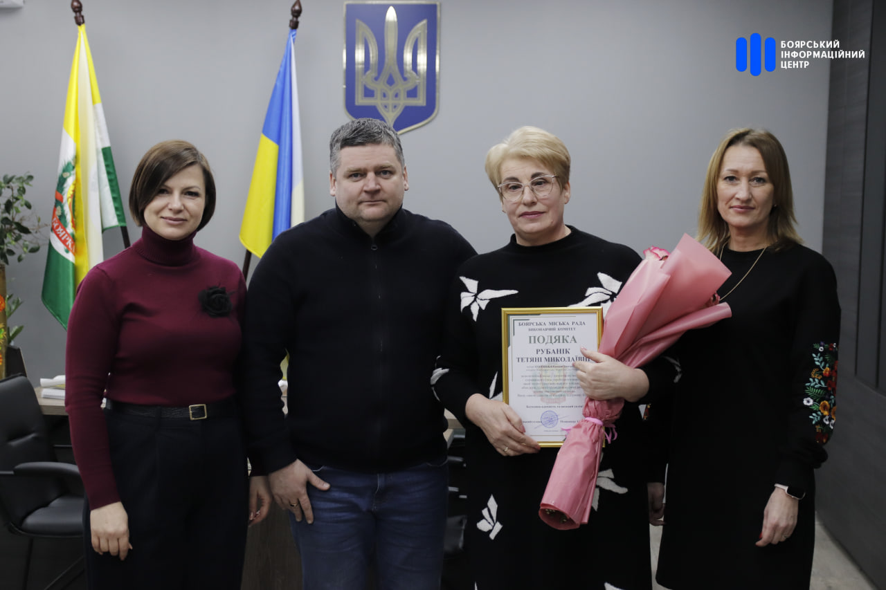 Боярський міський голова Олександр Зарубін вручив Подяку Тетяні Рубанік – матері солдата Повітряних сил ЗСУ Євгенія Коренюка